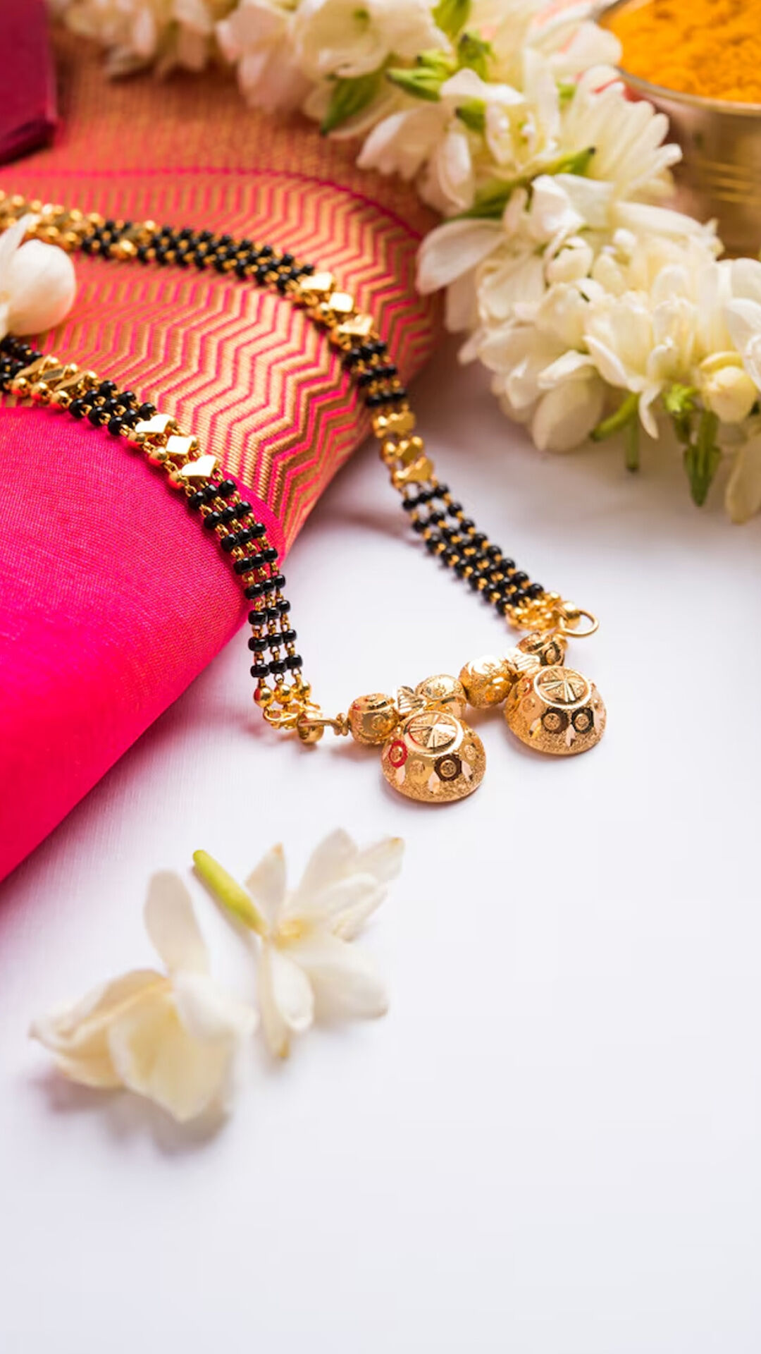 Beautiful gold mangalsutra for bride 
